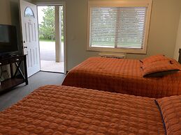 Rockerville Lodge & Cabins