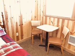 Rockerville Lodge & Cabins