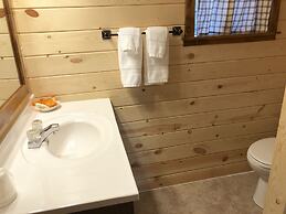 Rockerville Lodge & Cabins