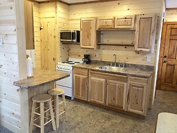 Rockerville Lodge & Cabins