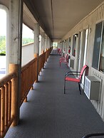 Rockerville Lodge & Cabins