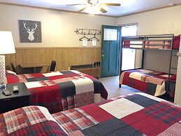 Rockerville Lodge & Cabins