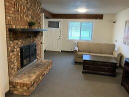 Rockerville Lodge & Cabins