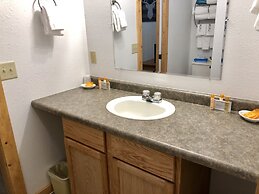 Rockerville Lodge & Cabins