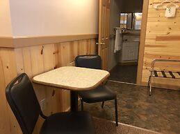 Rockerville Lodge & Cabins