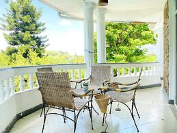 The Kandy Mount Layathraa