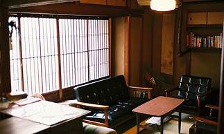 Gojo Guest House Annex - Hostel