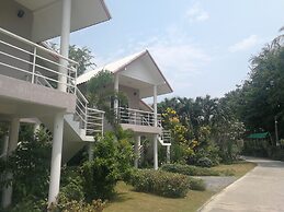 Baansuan Keb Tawan Resort