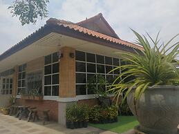 Baansuan Keb Tawan Resort