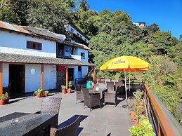 Everest Manla Resort