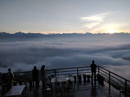 Everest Manla Resort