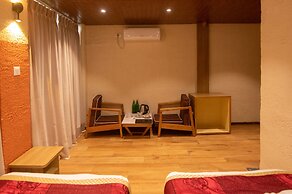 Everest Manla Resort