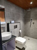 Everest Manla Resort