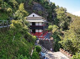 Everest Manla Resort