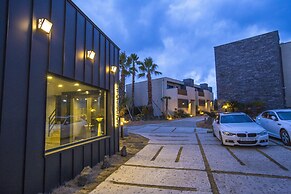 Leeum Island Spa & Pool Villa