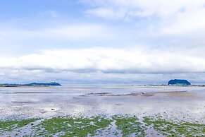 Leeum Island Spa & Pool Villa