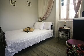 House 1910 by Zante Plaza