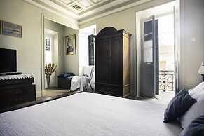 House 1910 by Zante Plaza