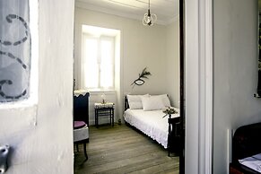 House 1910 by Zante Plaza