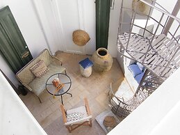 House 1910 by Zante Plaza