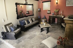 House 1910 by Zante Plaza