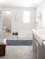 House 1910 by Zante Plaza