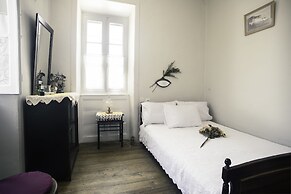 House 1910 by Zante Plaza