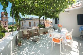 House 1910 by Zante Plaza