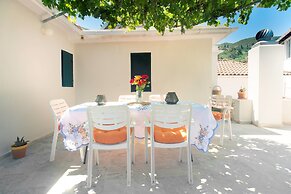 House 1910 by Zante Plaza