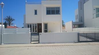 Colonial Beach Villa