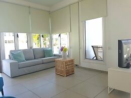 Colonial Beach Villa