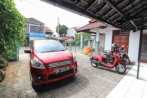 RedDoorz Plus near Alun Alun Selatan
