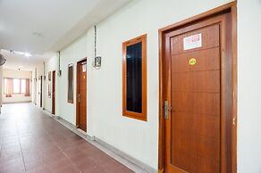 RedDoorz Plus near Universitas Indonesia