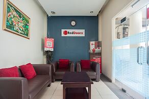 RedDoorz Plus near Universitas Indonesia