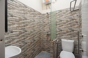 RedDoorz Plus near Universitas Indonesia