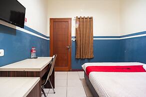 RedDoorz Plus near Universitas Indonesia