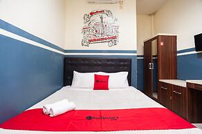 RedDoorz Plus near Universitas Indonesia