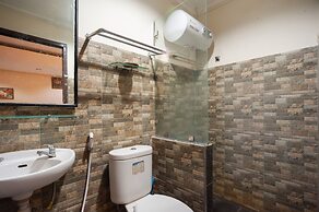 RedDoorz Plus near Universitas Indonesia