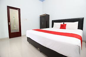 RedDoorz Plus @ Timoho