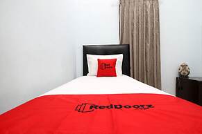 RedDoorz Plus @ Timoho