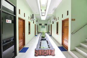 RedDoorz Plus near Taman Sari