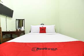 RedDoorz Plus near Taman Sari