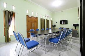 RedDoorz Plus near Taman Sari