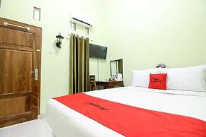 RedDoorz Plus near Taman Sari