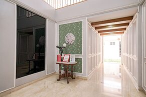 RedDoorz Premium near RS Pondok Indah