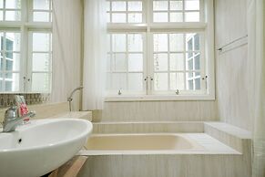 RedDoorz Premium near RS Pondok Indah