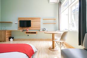 RedDoorz Premium near RS Pondok Indah