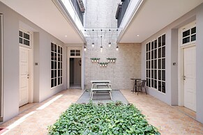 RedDoorz Premium near RS Pondok Indah