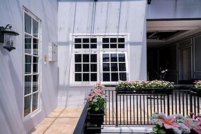 RedDoorz Premium near RS Pondok Indah