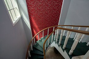 RedDoorz Premium near RS Pondok Indah